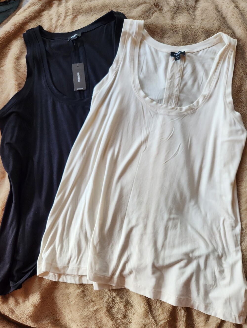 NWT // Express Black and White Supersoft Scoop Neck Tank (L) 2pc SET - Picture 2 of 4